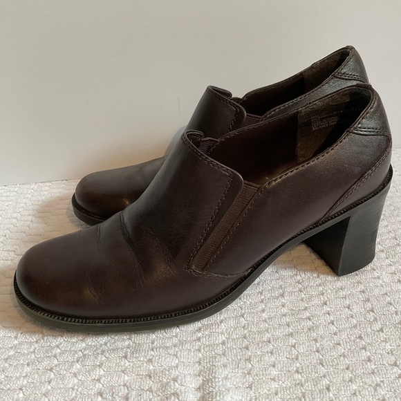 Bass Galaxy Women’s Brown Leather Heel Shoe Size 7.5M - Picture 2 of 14